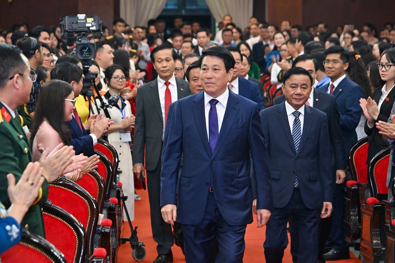 12 t&aacute;c phẩm nhận giải A Cuộc thi Ch&iacute;nh luận về Bảo vệ nền tảng tư tưởng của Đảng năm 2025- Ảnh 1.