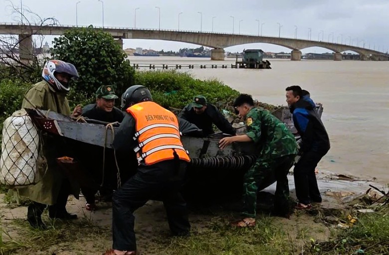 Quảng Trị: Ho&agrave;n th&agrave;nh sơ t&aacute;n d&acirc;n tại c&aacute;c khu vực nguy hiểm trước 7h ng&agrave;y 23/10- Ảnh 1.