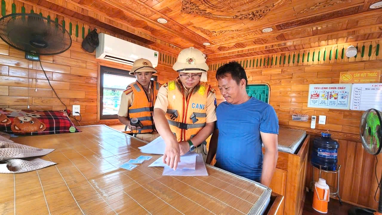 Ph&uacute; Thọ: Siết chặt an to&agrave;n giao th&ocirc;ng đường thủy, bảo đảm b&igrave;nh y&ecirc;n s&ocirc;ng nước- Ảnh 1.