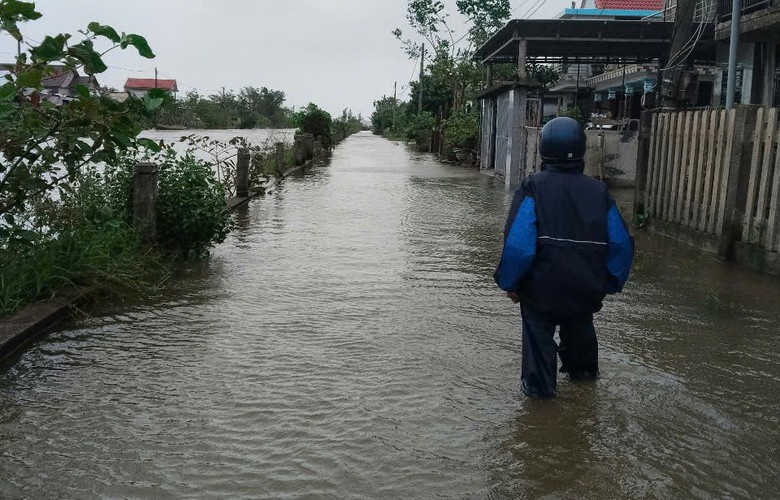 B&atilde;o 12 chưa đổ bộ, nhiều v&ugrave;ng thấp trũng của Huế đ&atilde; ngập s&acirc;u- Ảnh 4.