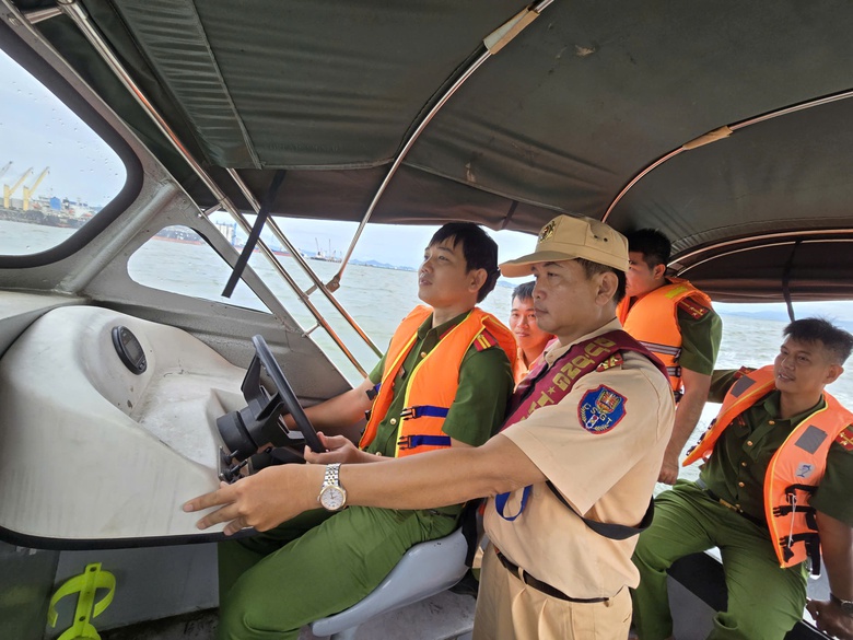 C&ocirc;ng an Gia Lai tăng cường năng lực đảm bảo trật tự an to&agrave;n giao th&ocirc;ng đường thủy- Ảnh 2.