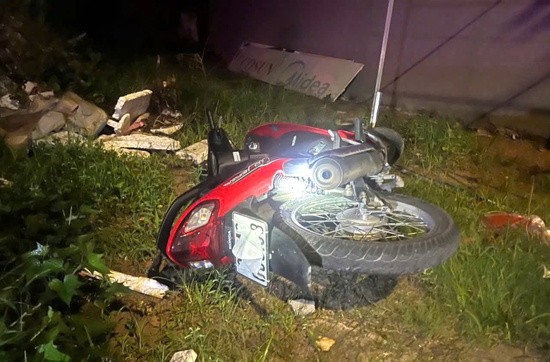 Điều tra nh&oacute;m thanh ni&ecirc;n Bắc Ninh cầm dao, kiếm vứt xe bỏ chạy khi gặp c&ocirc;ng an- Ảnh 1.