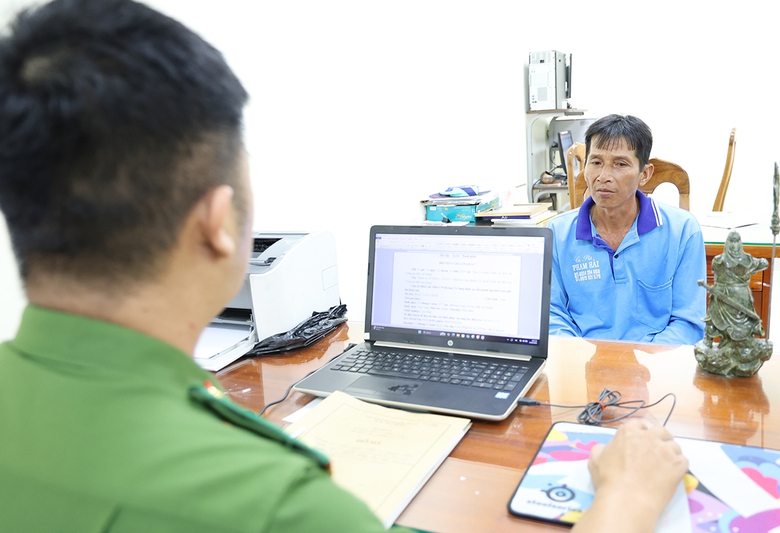 Tạm giữ h&igrave;nh sự người đ&agrave;n &ocirc;ng ở An Giang d&ugrave;ng dao ch&eacute;m vợ tử vong- Ảnh 1.