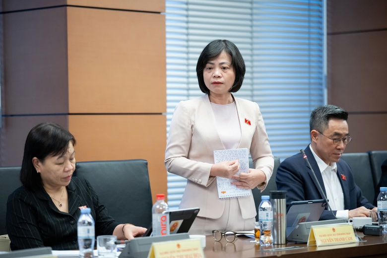 Cần tạo điều kiện để báo chí cạnh tranh sòng phẳng với mạng xã hội- Ảnh 3. Cần tạo điều kiện để báo chí cạnh tranh sòng phẳng với mạng xã hội- Ảnh 3.