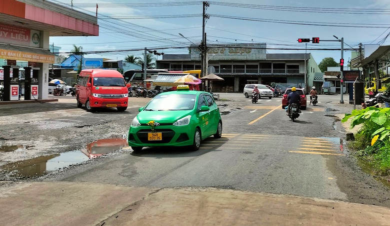 Khắc phục xong đoạn ngập nước tr&ecirc;n đường tỉnh 978 qua C&agrave; Mau- Ảnh 4.