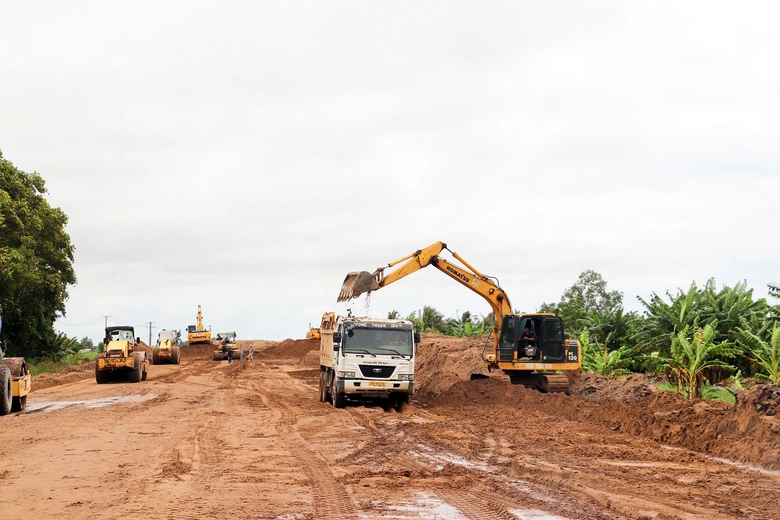 Điều chuyển khối lượng nh&agrave; thầu thi c&ocirc;ng chậm dự &aacute;n cao tốc Cần Thơ - C&agrave; Mau- Ảnh 1.