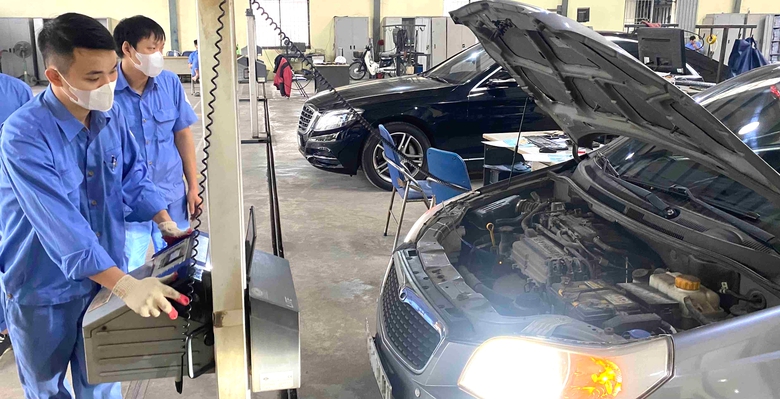 Ba bước cấp tem cho xe cơ giới, xe máy chuyên dùng được miễn kiểm định lần đầu- Ảnh 1. Ba bước cấp tem cho xe cơ giới, xe máy chuyên dùng được miễn kiểm định lần đầu- Ảnh 1.