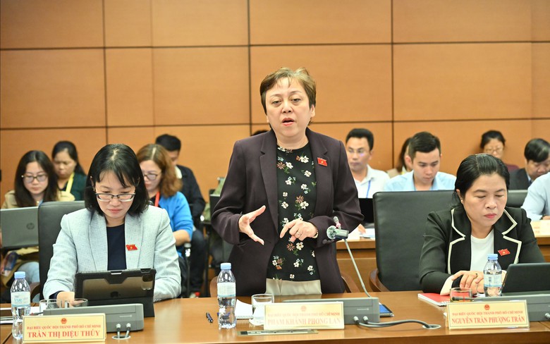 Cần tạo điều kiện để báo chí cạnh tranh sòng phẳng với mạng xã hội- Ảnh 2. Cần tạo điều kiện để báo chí cạnh tranh sòng phẳng với mạng xã hội- Ảnh 2.