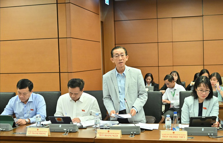 Cần tạo điều kiện để báo chí cạnh tranh sòng phẳng với mạng xã hội- Ảnh 1. Cần tạo điều kiện để báo chí cạnh tranh sòng phẳng với mạng xã hội- Ảnh 1.