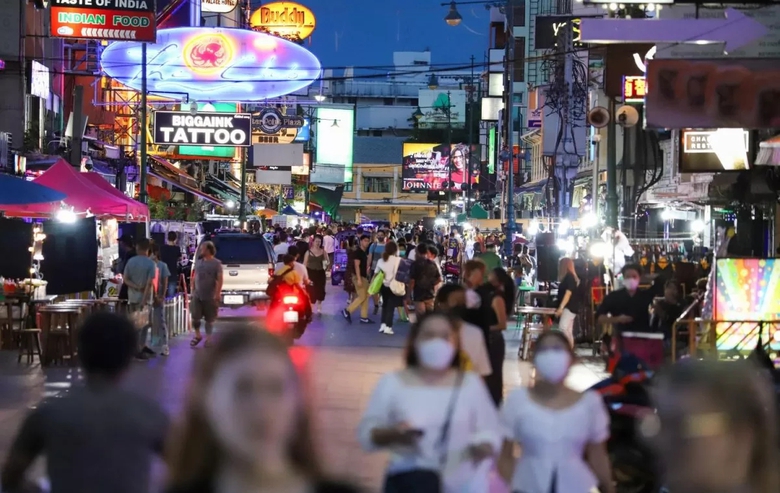 Ch&iacute;nh phủ Th&aacute;i Lan xem x&eacute;t nới lỏng quy định cấm b&aacute;n rượu v&agrave;o buổi chiều- Ảnh 1.