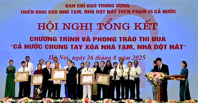 Những người &acirc;m thầm tạo dựng ch&iacute;nh s&aacute;ch, g&oacute;p phần đem đến m&aacute;i ấm cho mu&ocirc;n nh&agrave;- Ảnh 1.