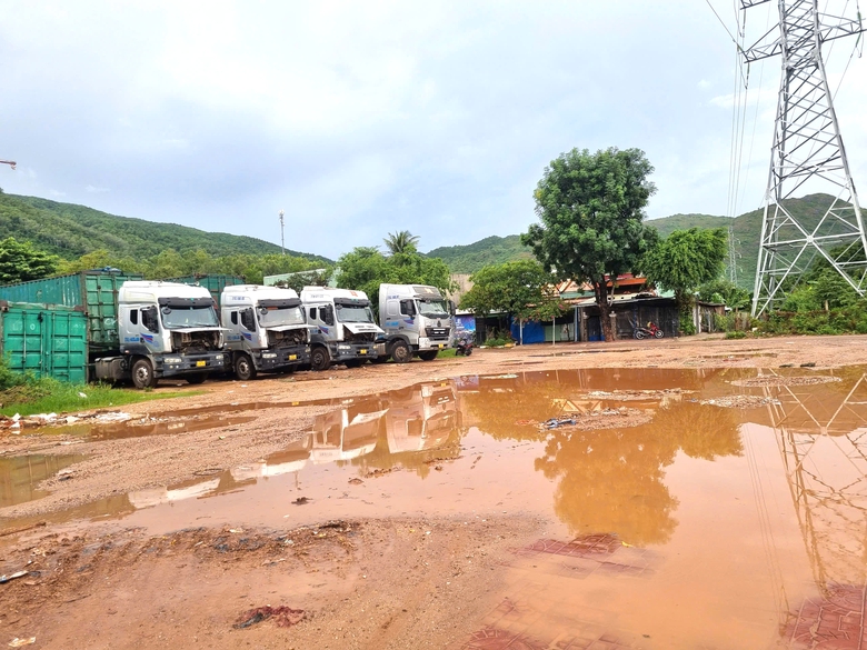 Gia Lai: Xà bần, rác thải bủa vây dự án môi trường, mất an toàn giao thông- Ảnh 9. Gia Lai: Xà bần, rác thải bủa vây dự án môi trường, mất an toàn giao thông- Ảnh 9.