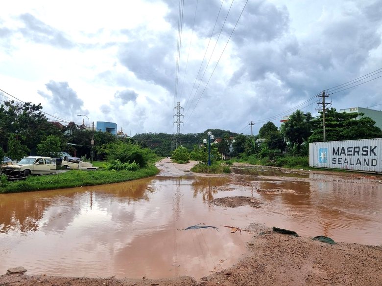 Gia Lai: Xà bần, rác thải bủa vây dự án môi trường, mất an toàn giao thông- Ảnh 4. Gia Lai: Xà bần, rác thải bủa vây dự án môi trường, mất an toàn giao thông- Ảnh 4.
