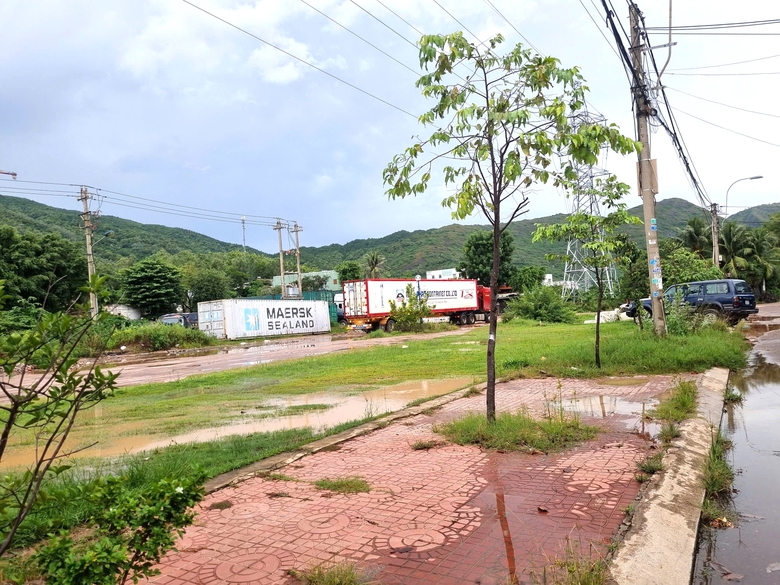 Gia Lai: Xà bần, rác thải bủa vây dự án môi trường, mất an toàn giao thông- Ảnh 2. Gia Lai: Xà bần, rác thải bủa vây dự án môi trường, mất an toàn giao thông- Ảnh 2.