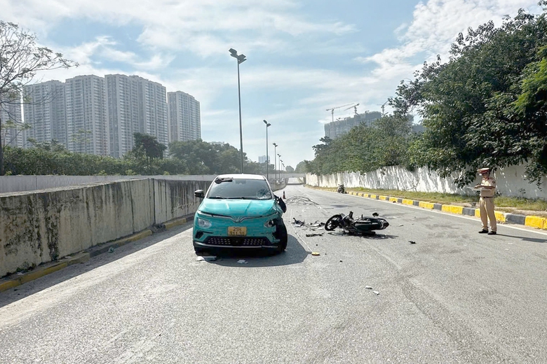 Khởi tố t&agrave;i xế taxi đi ngược chiều g&acirc;y tai nạn chết người tr&ecirc;n đường gom đại lộ Thăng Long- Ảnh 2.