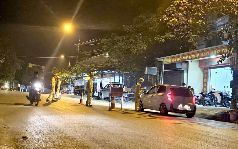 Chốt chặn tại quốc lộ, đường trung t&acirc;m, CSGT Tuy&ecirc;n Quang xử l&yacute; gần 350 vi phạm nồng độ cồn- Ảnh 2.