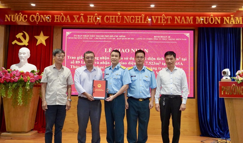 TP.HCM: Bộ Quốc ph&ograve;ng b&agrave;n giao khu đất 7.500m2 để mở rộng quảng trường Th&ugrave;y V&acirc;n- Ảnh 2.