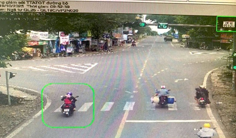 Vi phạm giao th&ocirc;ng 7 lần trong 1 tuần, người phụ nữ nộp phạt gần 5 triệu đồng- Ảnh 1.