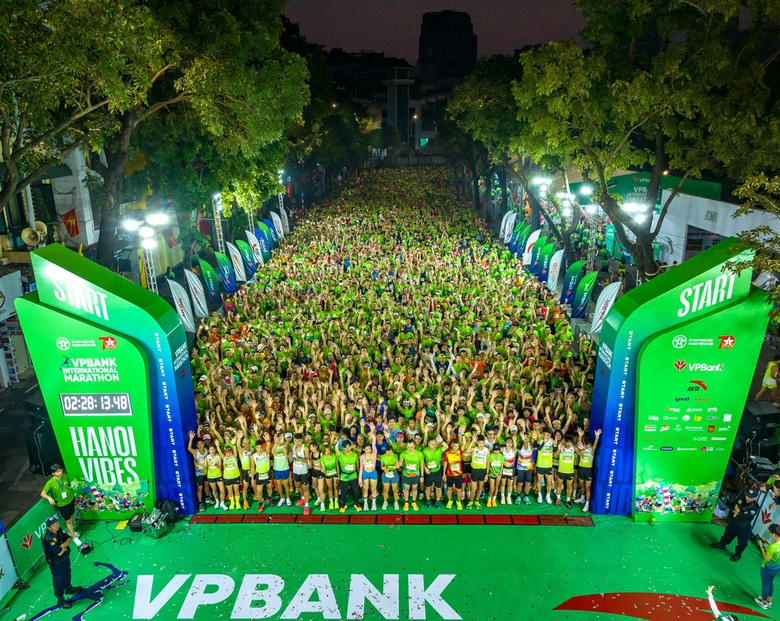 Hàng ngàn runner chuẩn bị xuất phát cự li full marathon tại mùa giải 2024.