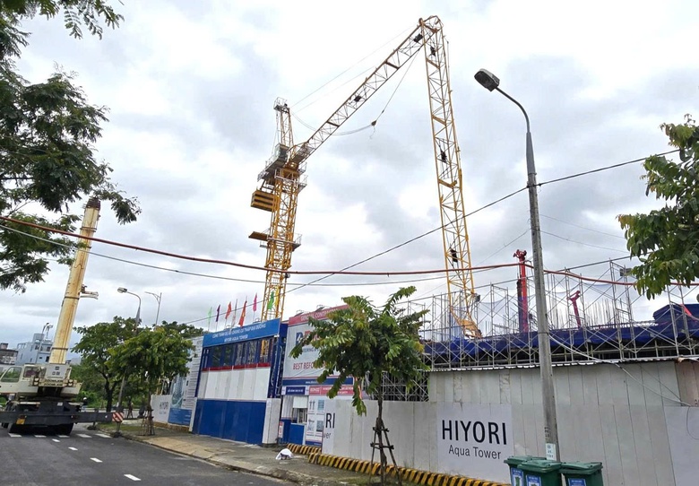 Đà Nẵng: Một người tử vong vụ gãy cần cẩu ở dự án chung cư 25 tầng HIYORI Aqua Tower- Ảnh 1. Đà Nẵng: Một người tử vong vụ gãy cần cẩu ở dự án chung cư 25 tầng HIYORI Aqua Tower- Ảnh 1.