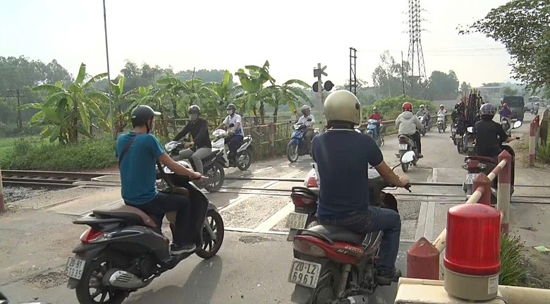 Thái Nguyên bảo đảm an toàn giao thông đường sắt, xóa bỏ lối đi tự mở- Ảnh 3. Thái Nguyên bảo đảm an toàn giao thông đường sắt, xóa bỏ lối đi tự mở- Ảnh 3.