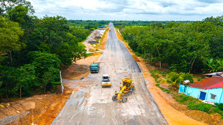 Quyết liệt đẩy tiến độ dự &aacute;n đường Hồ Ch&iacute; Minh đoạn Chơn Th&agrave;nh - Đức Ho&agrave;- Ảnh 1.