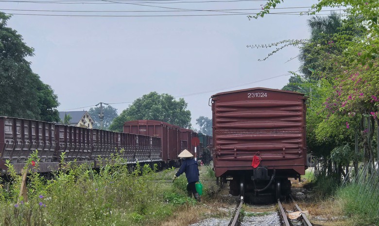 Thái Nguyên bảo đảm an toàn giao thông đường sắt, xóa bỏ lối đi tự mở- Ảnh 6. Thái Nguyên bảo đảm an toàn giao thông đường sắt, xóa bỏ lối đi tự mở- Ảnh 6.