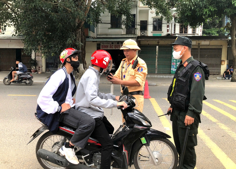 Ph&uacute; Thọ: Đồng bộ c&aacute;c giải ph&aacute;p kiểm tra, xử l&yacute; vi phạm trật tự giao th&ocirc;ng đường bộ- Ảnh 3.