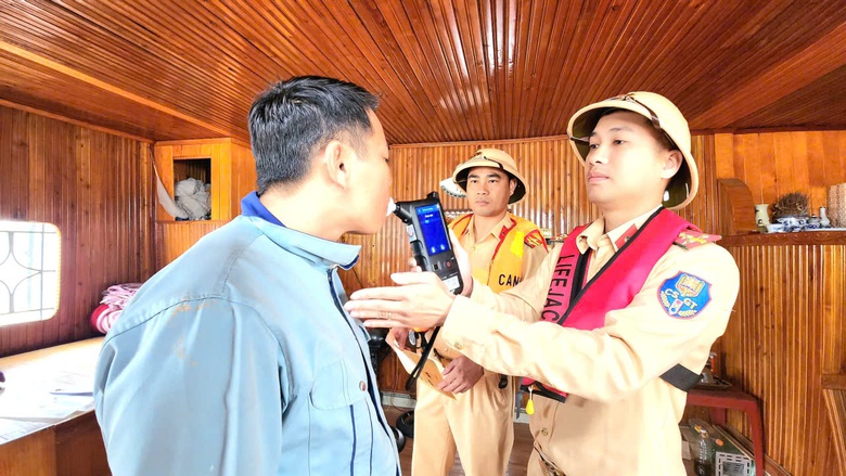 Ph&uacute; Thọ: Tăng cường c&aacute;c giải ph&aacute;p đảm bảo an to&agrave;n giao th&ocirc;ng đường thủy sau s&aacute;p nhập- Ảnh 1.