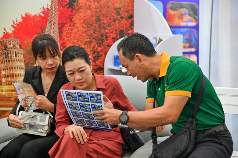 Hội chợ M&ugrave;a Thu lần thứ nhất 2025: B&ugrave;ng nổ &ldquo;săn&rdquo; tour ưu đ&atilde;i tết Nguy&ecirc;n đ&aacute;n- Ảnh 2.