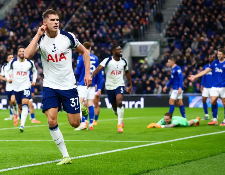 Van de Ven lập cú đúp, Tottenham thắng dễ dàng Everton