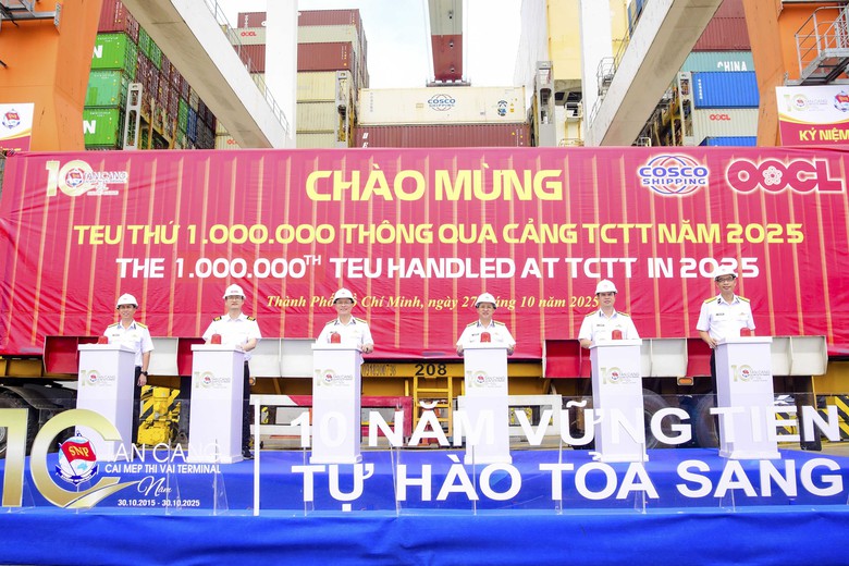 Tân Cảng Cái Mép - Thị Vải năm thứ hai liên tiếp đón Teu hàng thứ 1 triệu thông qua- Ảnh 1. Tân Cảng Cái Mép - Thị Vải năm thứ hai liên tiếp đón Teu hàng thứ 1 triệu thông qua- Ảnh 1.