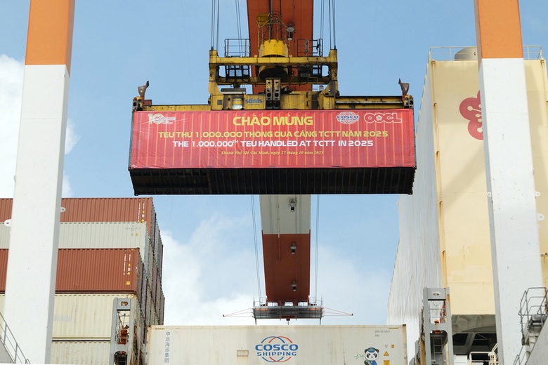 Tân Cảng Cái Mép - Thị Vải năm thứ hai liên tiếp đón Teu hàng thứ 1 triệu thông qua- Ảnh 3. Tân Cảng Cái Mép - Thị Vải năm thứ hai liên tiếp đón Teu hàng thứ 1 triệu thông qua- Ảnh 3.