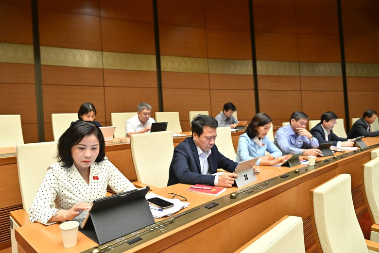 L&agrave;m r&otilde; thẩm quyền Thủ tướng, UBND c&aacute;c cấp trong &aacute;p dụng biện ph&aacute;p t&igrave;nh trạng khẩn cấp- Ảnh 2.