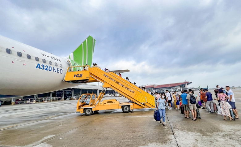 Kh&aacute;ch bay tăng gần 5 lần, h&agrave;ng kh&ocirc;ng Việt bứt tốc ngoạn mục- Ảnh 1.