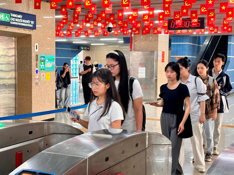 H&agrave; Nội: Kiểm so&aacute;t v&eacute; tự động ứng dụng định danh v&agrave; sinh trắc học tại ga đường sắt đ&ocirc; thị- Ảnh 1.