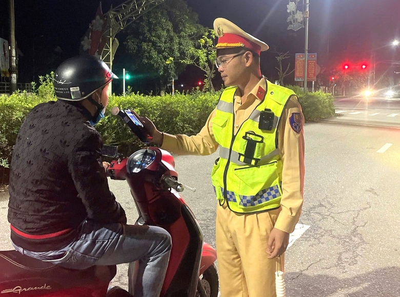 H&agrave; Tĩnh: Xử phạt 196 trường hợp vi phạm nồng độ cồn chỉ sau 1 tuần ra qu&acirc;n- Ảnh 1.