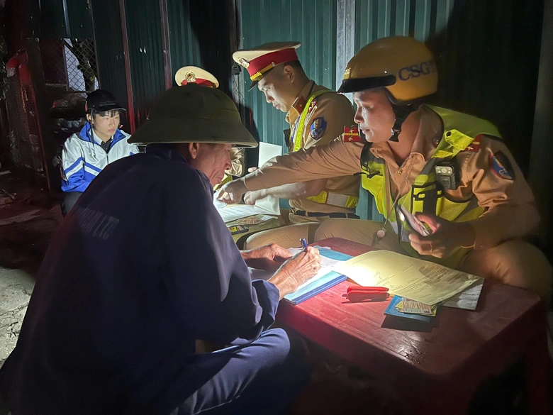 L&agrave;o Cai: Xử l&yacute; vi phạm nồng độ cồn từ những tuyến đường n&ocirc;ng th&ocirc;n- Ảnh 4.