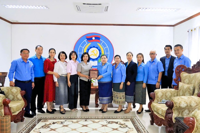 Thắt chặt đo&agrave;n kết C&ocirc;ng đo&agrave;n X&acirc;y dựng VN v&agrave; C&ocirc;ng đo&agrave;n ng&agrave;nh C&ocirc;ng ch&iacute;nh v&agrave; Vận tải L&agrave;o- Ảnh 2.