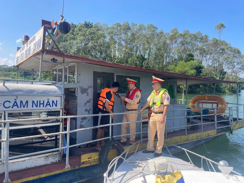 L&agrave;o Cai: Xử l&yacute; vi phạm nồng độ cồn từ những tuyến đường n&ocirc;ng th&ocirc;n- Ảnh 7.