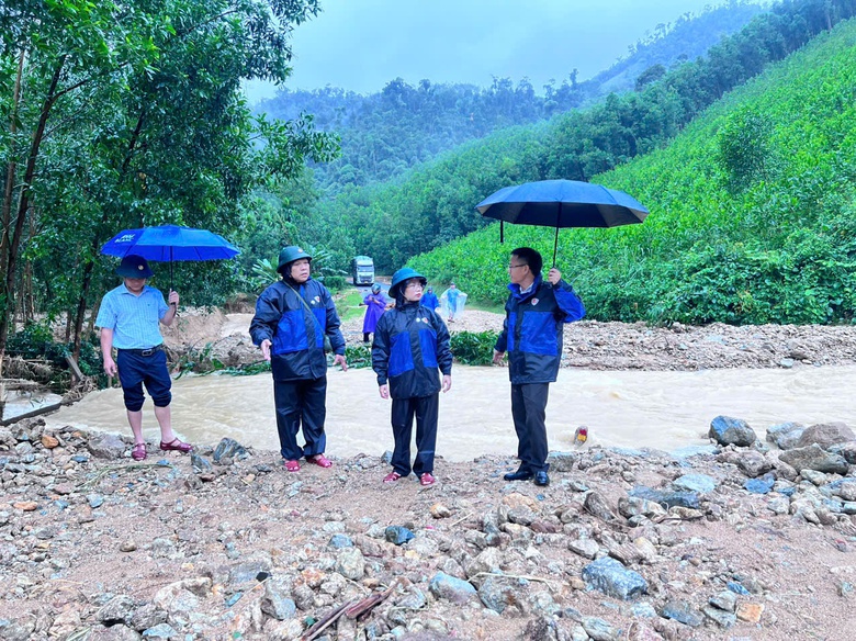 Hơn 200 c&aacute;n bộ, chiến sĩ tham gia khắc phục hậu quả mưa lũ, ngập &uacute;ng tại Đ&agrave; Nẵng- Ảnh 3.