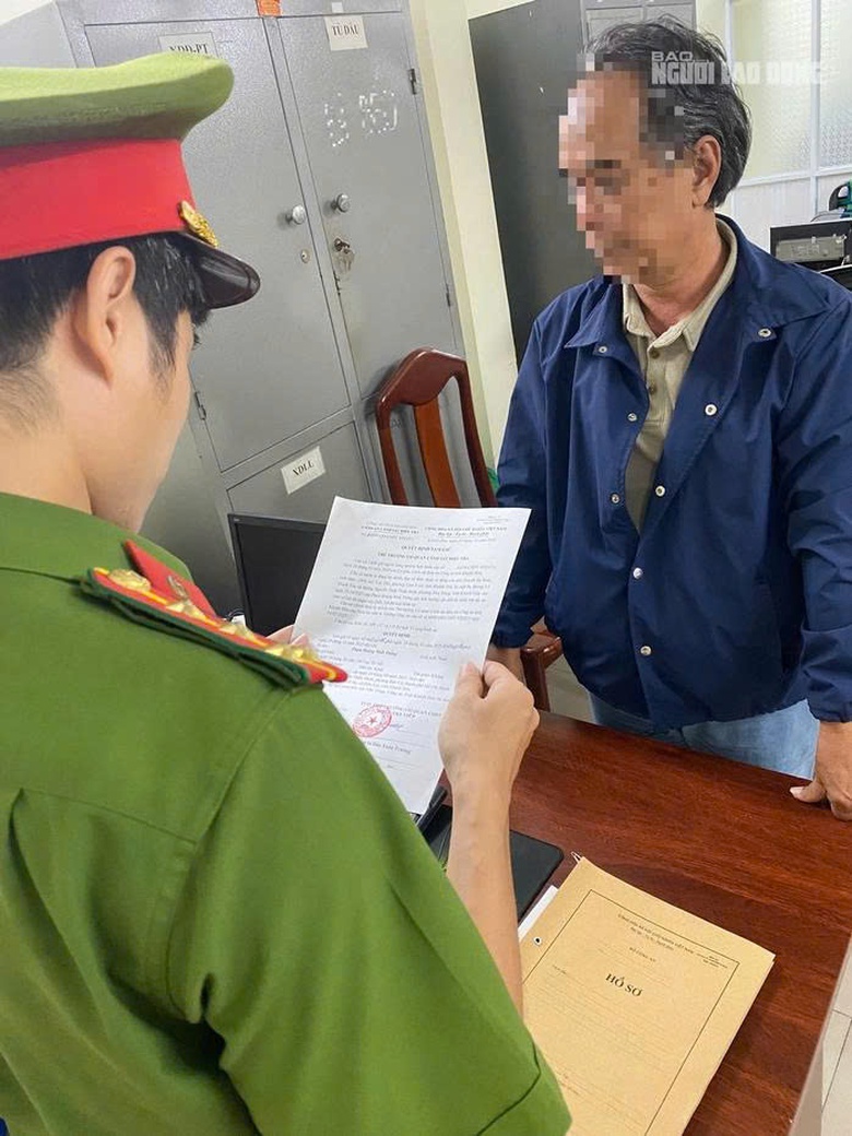 Tạm giữ người đ&agrave;n &ocirc;ng tấn c&ocirc;ng t&agrave;i xế taxi ở Nha Trang- Ảnh 1.