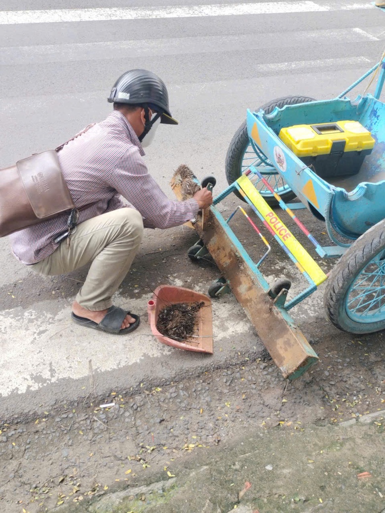 "Đinh tặc" t&aacute;i diễn, CSGT TP.HCM k&ecirc;u gọi người d&acirc;n n&acirc;ng cao cảnh gi&aacute;c- Ảnh 5.