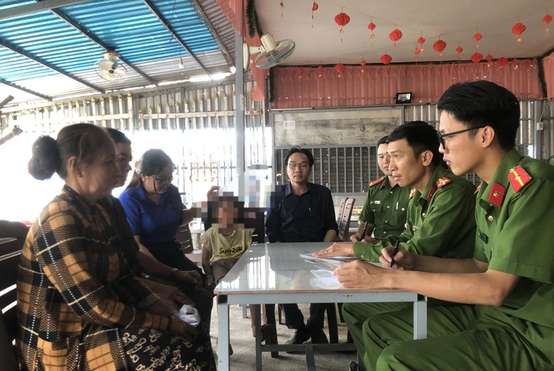 C&ocirc;ng an mời người phụ nữ đ&aacute;nh đập b&eacute; g&aacute;i 6 tuổi ở An Giang l&agrave;m việc- Ảnh 1.