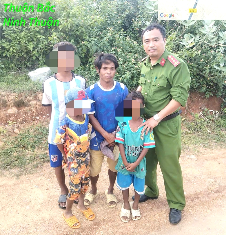 Ba thiếu ni&ecirc;n ngang nhi&ecirc;n v&agrave;o cao tốc Cam L&acirc;m - Vĩnh Hảo chặn xe, n&eacute;m đ&aacute;- Ảnh 2.