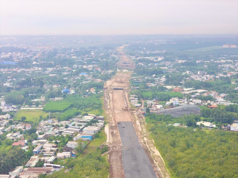 Đồng Nai: Chia việc cho nh&agrave; thầu mạnh, bổ sung thầu phụ để kịp th&ocirc;ng cao tốc- Ảnh 2.