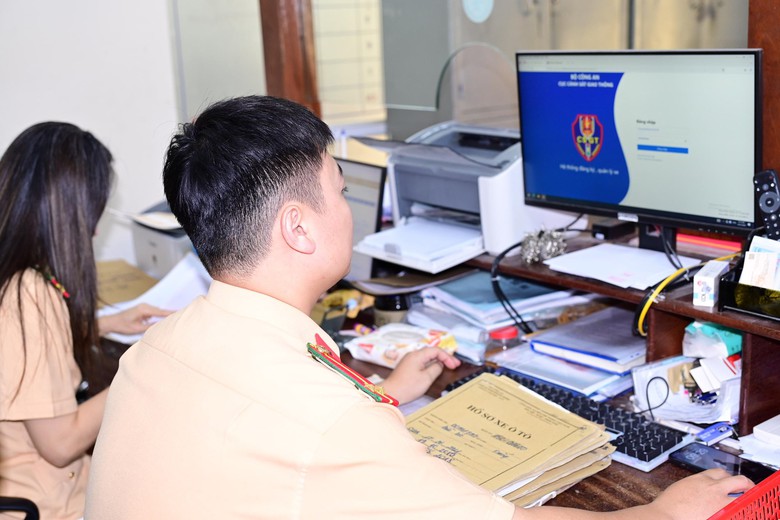 Hải Phòng: Tổng rà soát, làm sạch dữ liệu đăng ký và giấy phép lái xe- Ảnh 1. Hải Phòng: Tổng rà soát, làm sạch dữ liệu đăng ký và giấy phép lái xe- Ảnh 1.