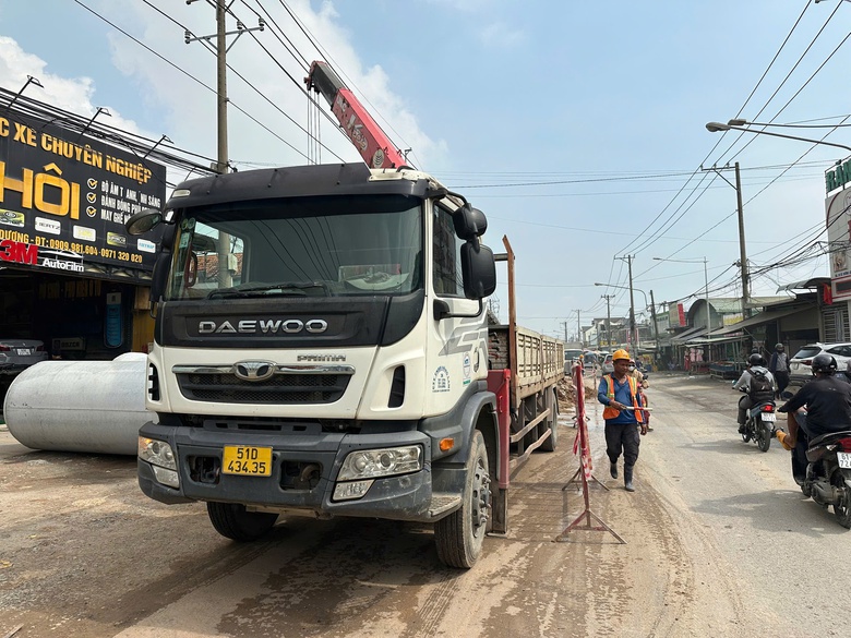 TP.HCM: Khắc phục t&igrave;nh trạng thi c&ocirc;ng &igrave; ạch, mất an to&agrave;n tại đường B&ugrave;i Thị Xu&acirc;n- Ảnh 2.