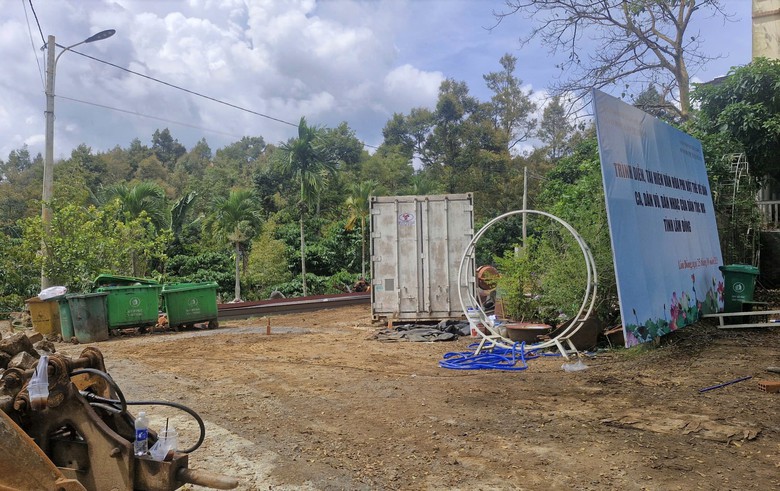 T&agrave;i xế tử vong do th&ugrave;ng container rơi tr&uacute;ng khi đang cẩu h&agrave;ng- Ảnh 1.