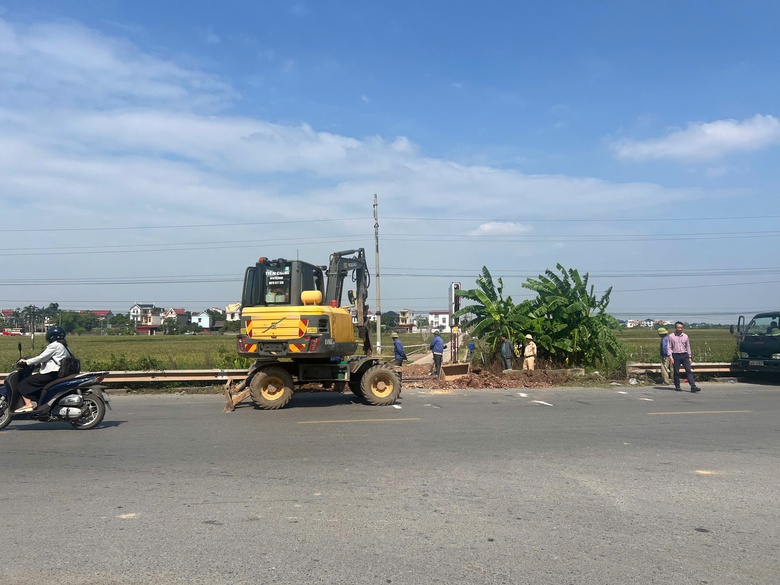 Nâng cấp đường gom dân sinh, xóa 3 lối đi tự mở qua đường sắt tại Bắc Ninh- Ảnh 3. Nâng cấp đường gom dân sinh, xóa 3 lối đi tự mở qua đường sắt tại Bắc Ninh- Ảnh 3.